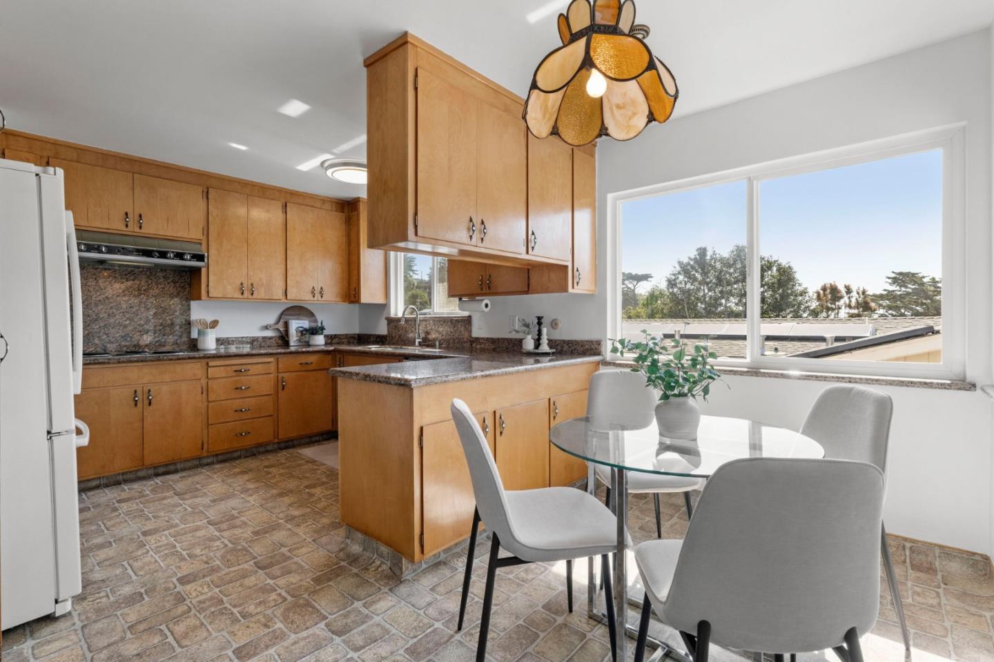 Detail Gallery Image 9 of 26 For 478 Paloma Ave, Pacifica,  CA 94044 - 3 Beds | 2/1 Baths
