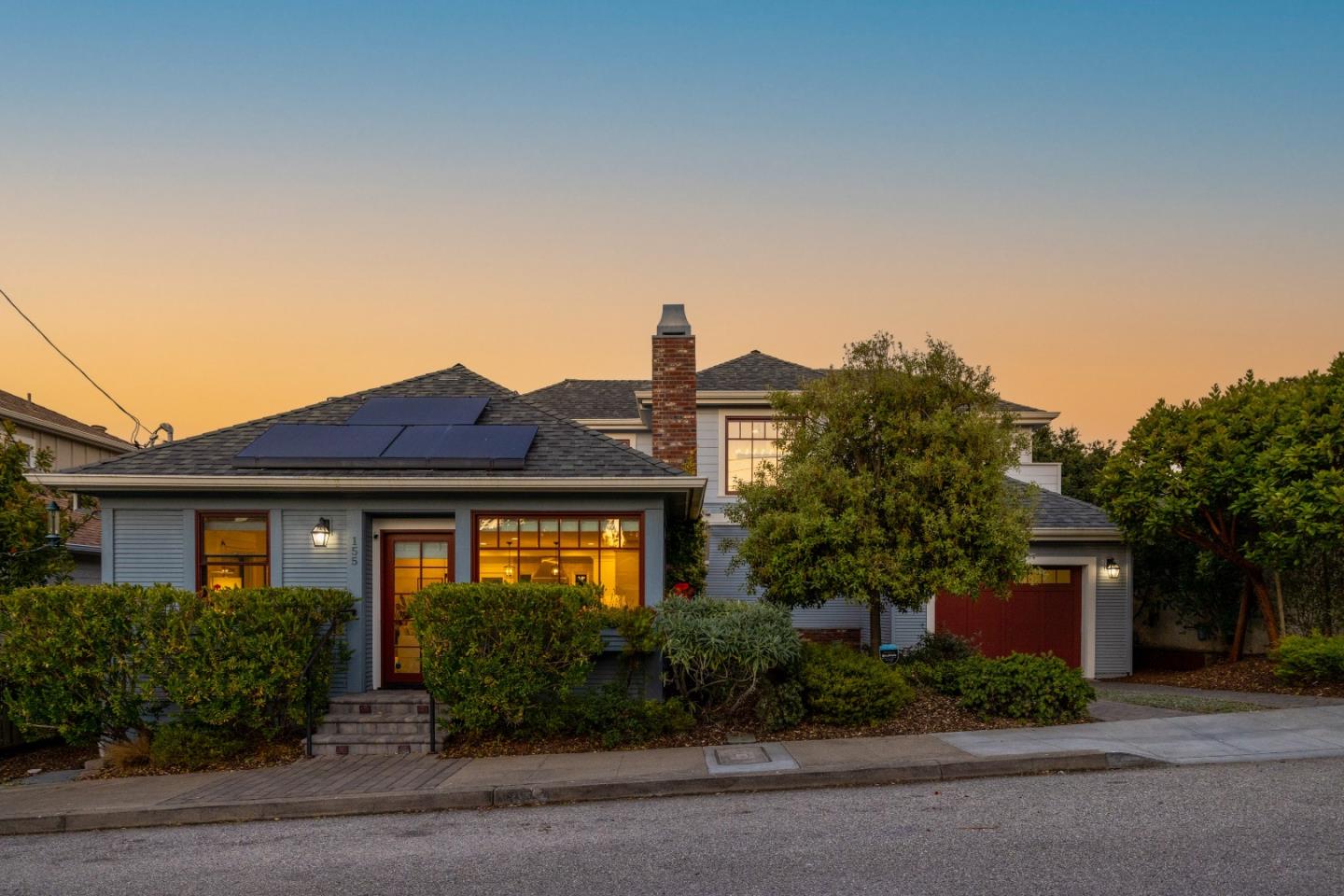 Detail Gallery Image 2 of 15 For 155 12th St, Pacific Grove,  CA 93950 - 3 Beds | 2 Baths