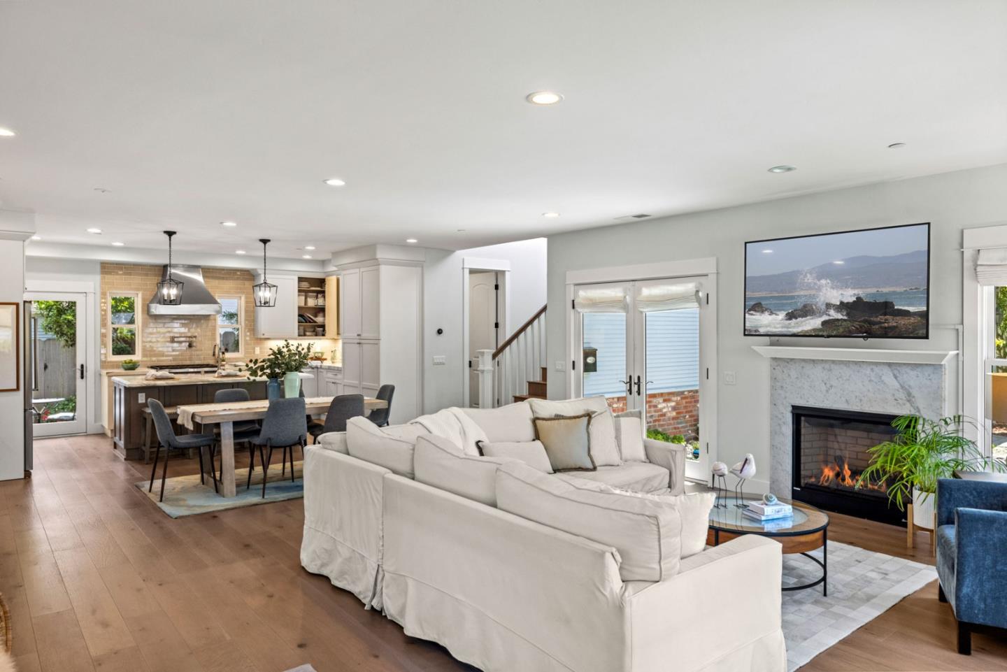 Detail Gallery Image 4 of 15 For 155 12th St, Pacific Grove,  CA 93950 - 3 Beds | 2 Baths
