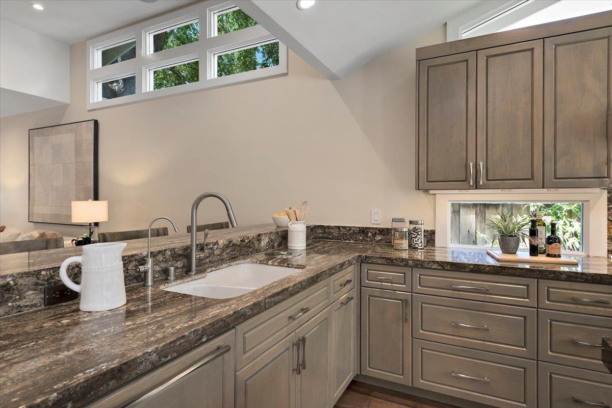 Detail Gallery Image 13 of 34 For 427 Paco Dr, Los Altos,  CA 94024 - 3 Beds | 2/1 Baths