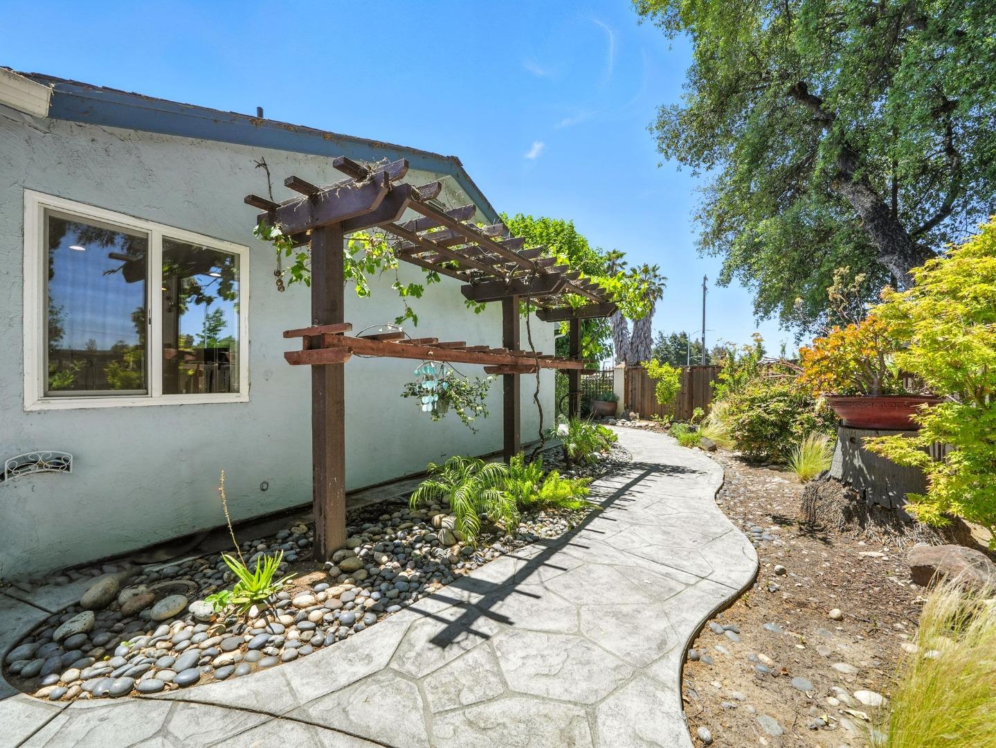 Detail Gallery Image 25 of 38 For 1641 Rue Avati, San Jose,  CA 95131 - 3 Beds | 2 Baths