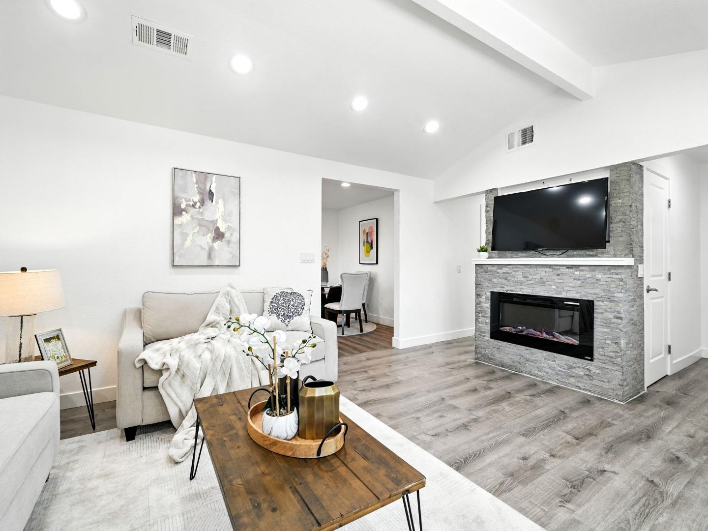 Detail Gallery Image 4 of 38 For 1641 Rue Avati, San Jose,  CA 95131 - 3 Beds | 2 Baths
