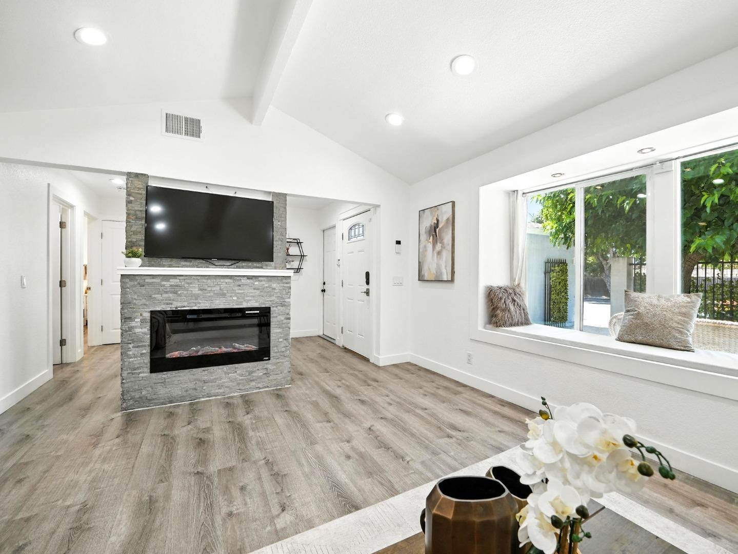 Detail Gallery Image 5 of 38 For 1641 Rue Avati, San Jose,  CA 95131 - 3 Beds | 2 Baths