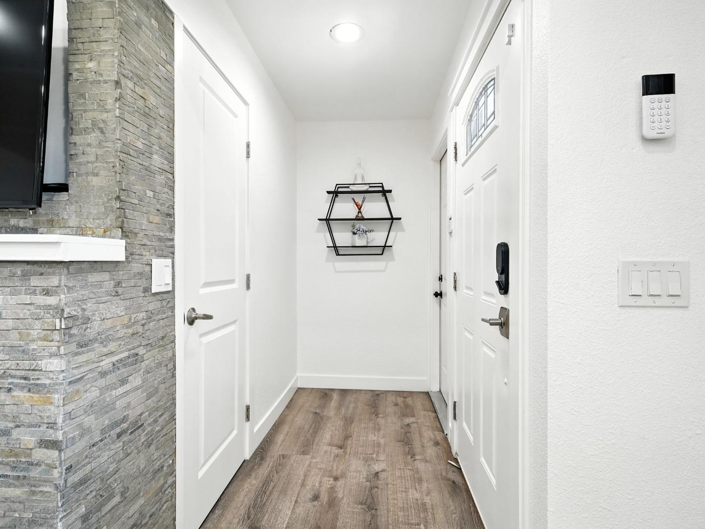 Detail Gallery Image 7 of 38 For 1641 Rue Avati, San Jose,  CA 95131 - 3 Beds | 2 Baths