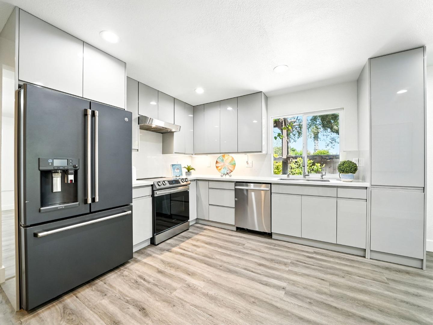 Detail Gallery Image 8 of 38 For 1641 Rue Avati, San Jose,  CA 95131 - 3 Beds | 2 Baths