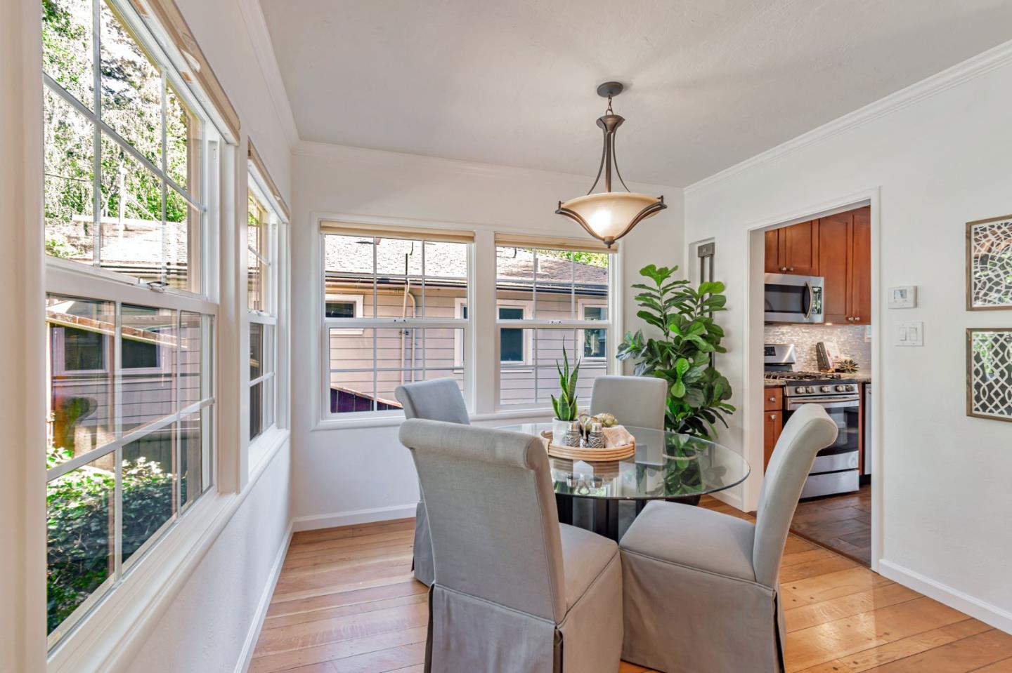 Detail Gallery Image 15 of 40 For 25 Overlake Ct, Oakland,  CA 94611 - 2 Beds | 2 Baths