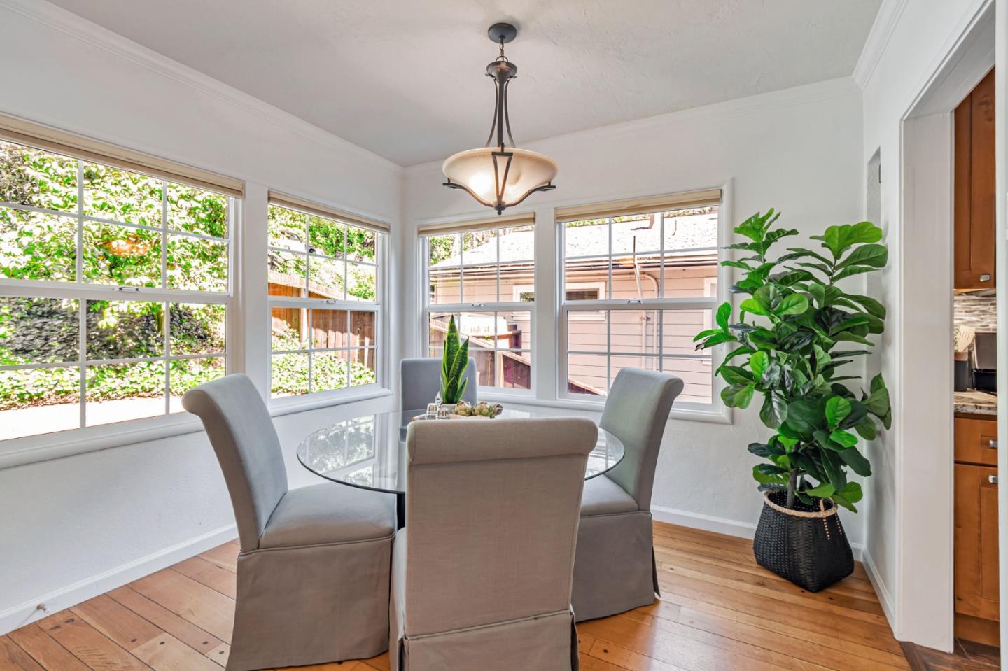 Detail Gallery Image 16 of 40 For 25 Overlake Ct, Oakland,  CA 94611 - 2 Beds | 2 Baths