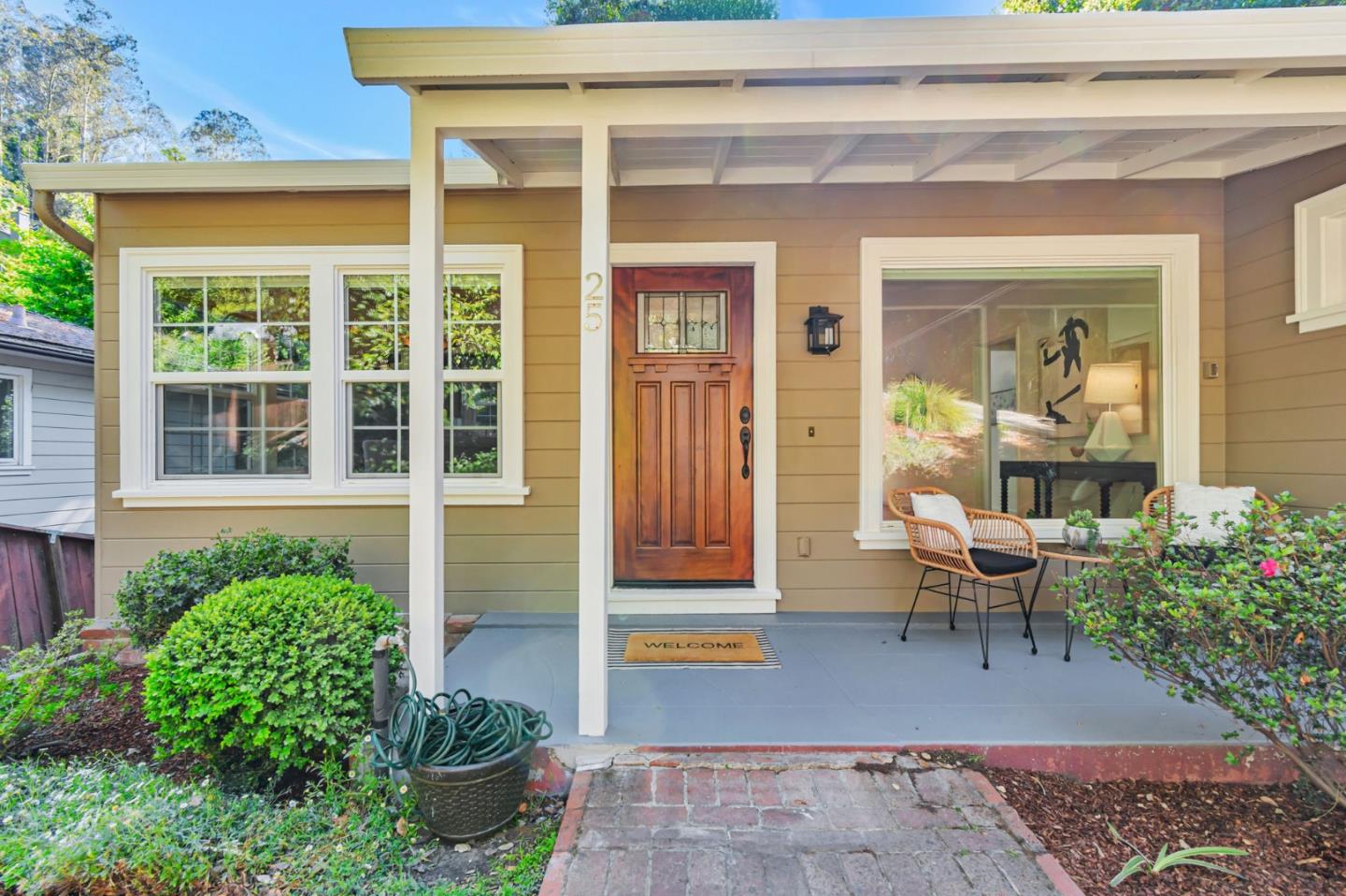 Detail Gallery Image 2 of 40 For 25 Overlake Ct, Oakland,  CA 94611 - 2 Beds | 2 Baths