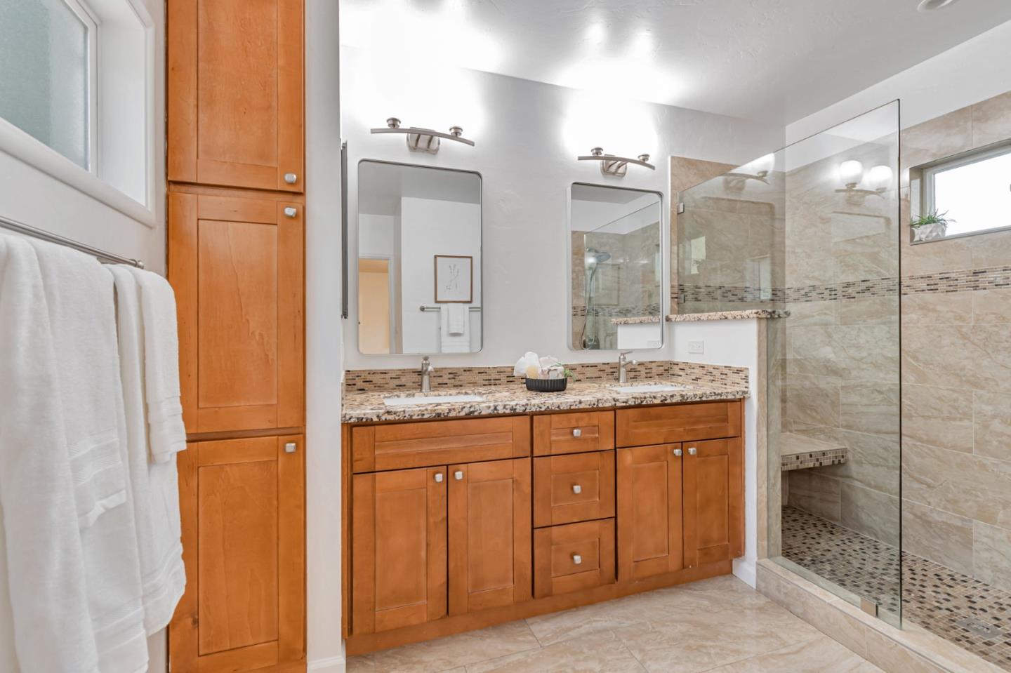 Detail Gallery Image 26 of 40 For 25 Overlake Ct, Oakland,  CA 94611 - 2 Beds | 2 Baths