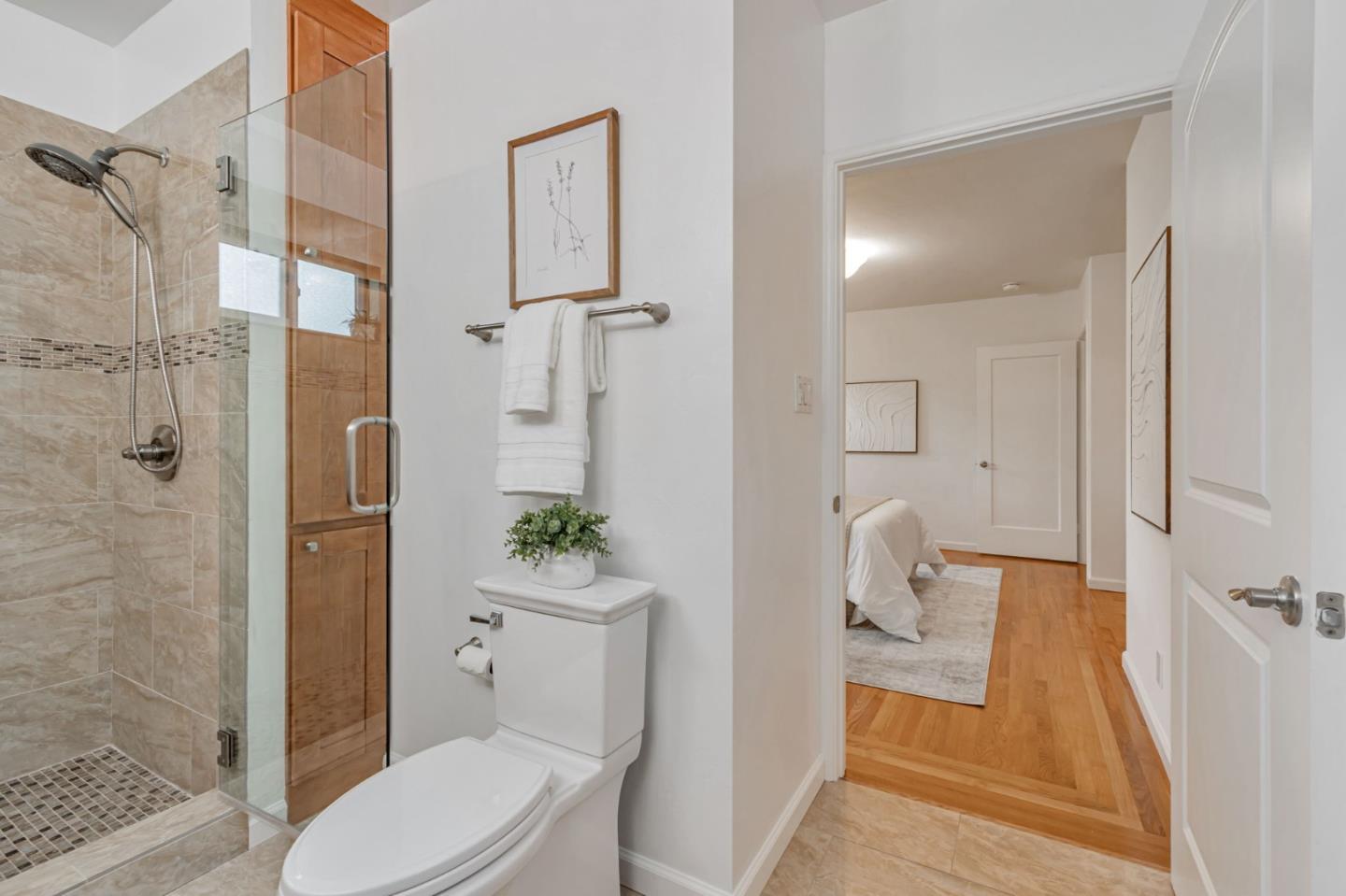 Detail Gallery Image 27 of 40 For 25 Overlake Ct, Oakland,  CA 94611 - 2 Beds | 2 Baths