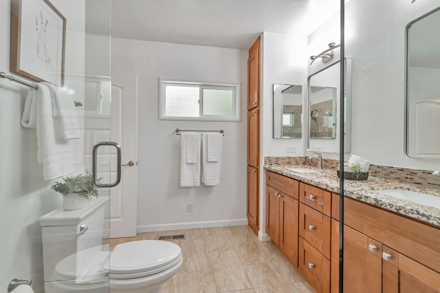 Detail Gallery Image 28 of 40 For 25 Overlake Ct, Oakland,  CA 94611 - 2 Beds | 2 Baths