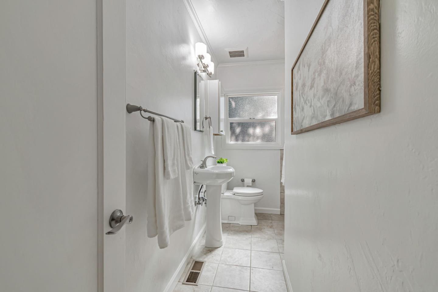 Detail Gallery Image 29 of 40 For 25 Overlake Ct, Oakland,  CA 94611 - 2 Beds | 2 Baths