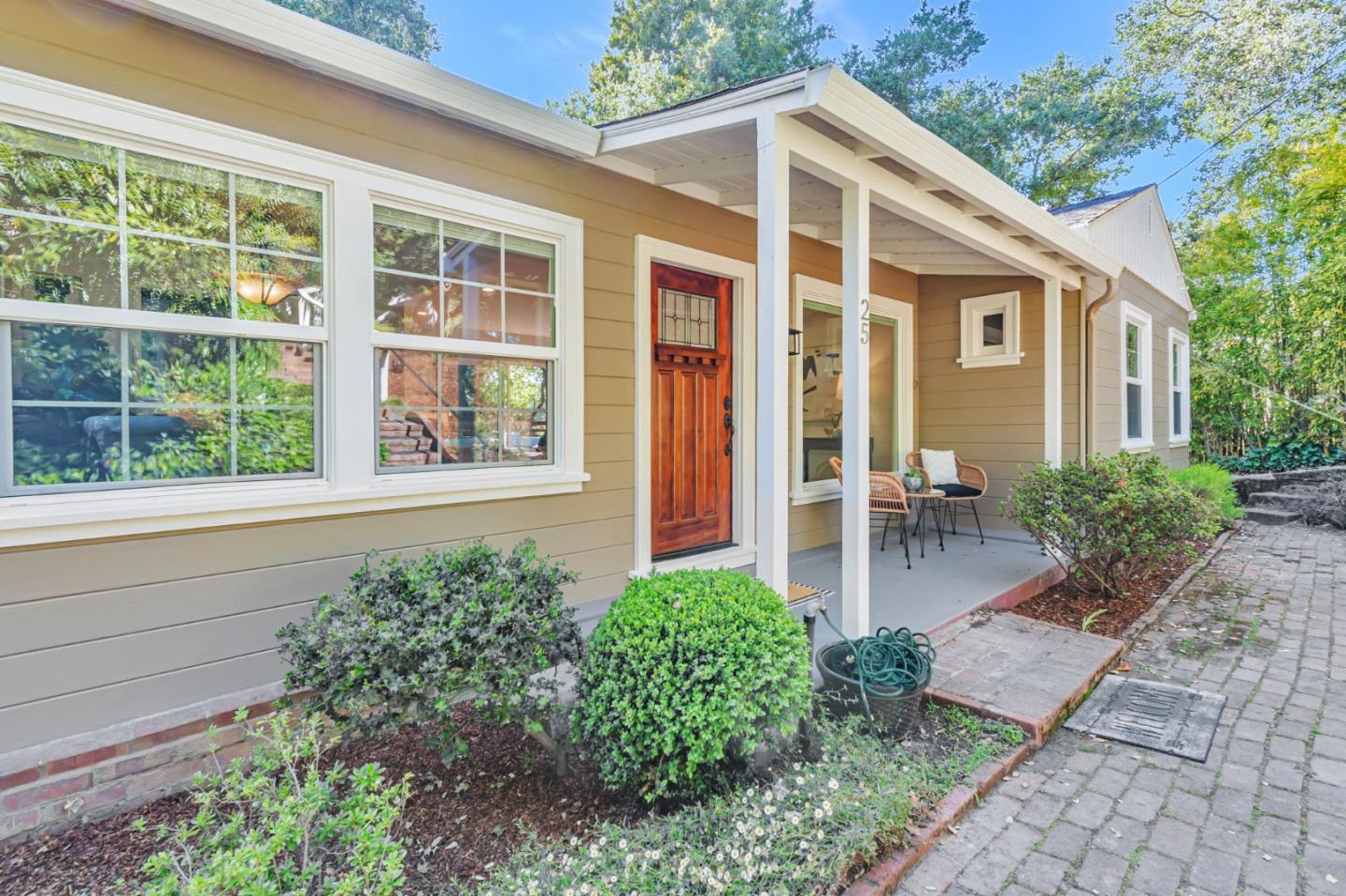 Detail Gallery Image 3 of 40 For 25 Overlake Ct, Oakland,  CA 94611 - 2 Beds | 2 Baths