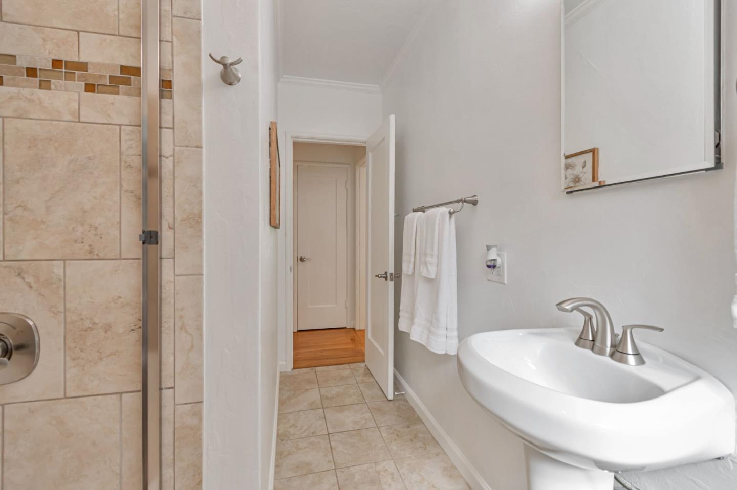Detail Gallery Image 31 of 40 For 25 Overlake Ct, Oakland,  CA 94611 - 2 Beds | 2 Baths