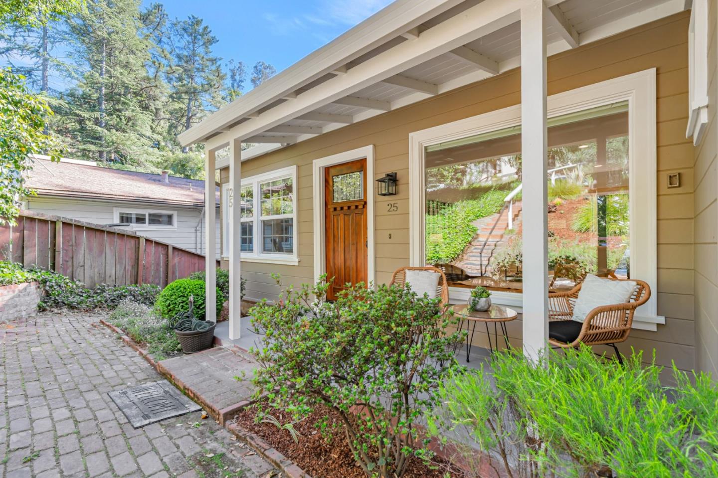 Detail Gallery Image 4 of 40 For 25 Overlake Ct, Oakland,  CA 94611 - 2 Beds | 2 Baths
