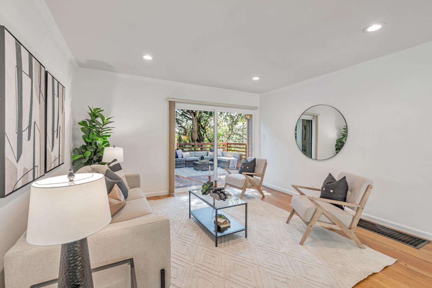 Detail Gallery Image 5 of 40 For 25 Overlake Ct, Oakland,  CA 94611 - 2 Beds | 2 Baths