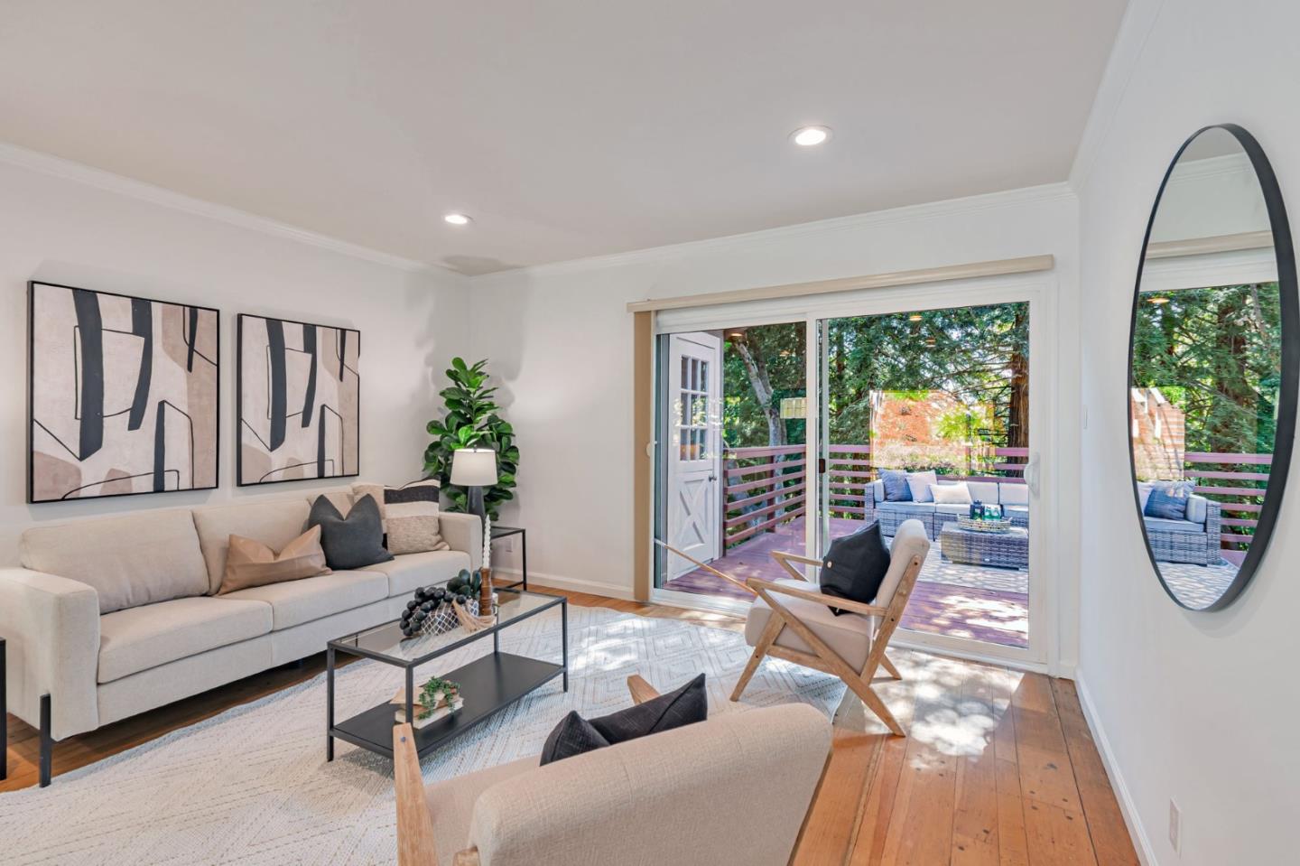 Detail Gallery Image 6 of 40 For 25 Overlake Ct, Oakland,  CA 94611 - 2 Beds | 2 Baths