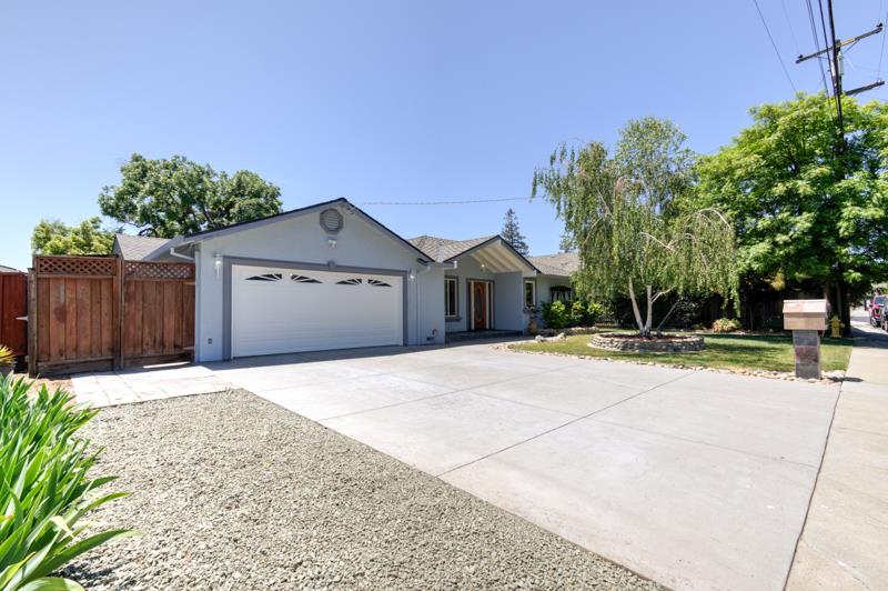 Detail Gallery Image 4 of 86 For 970 W Hedegard Ave, Campbell,  CA 95008 - 4 Beds | 3/1 Baths