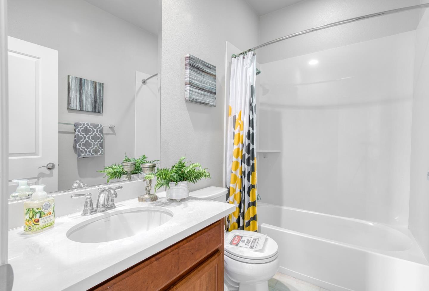 Detail Gallery Image 17 of 25 For 505 Holthouse Ter, Sunnyvale,  CA 94087 - 2 Beds | 2/1 Baths