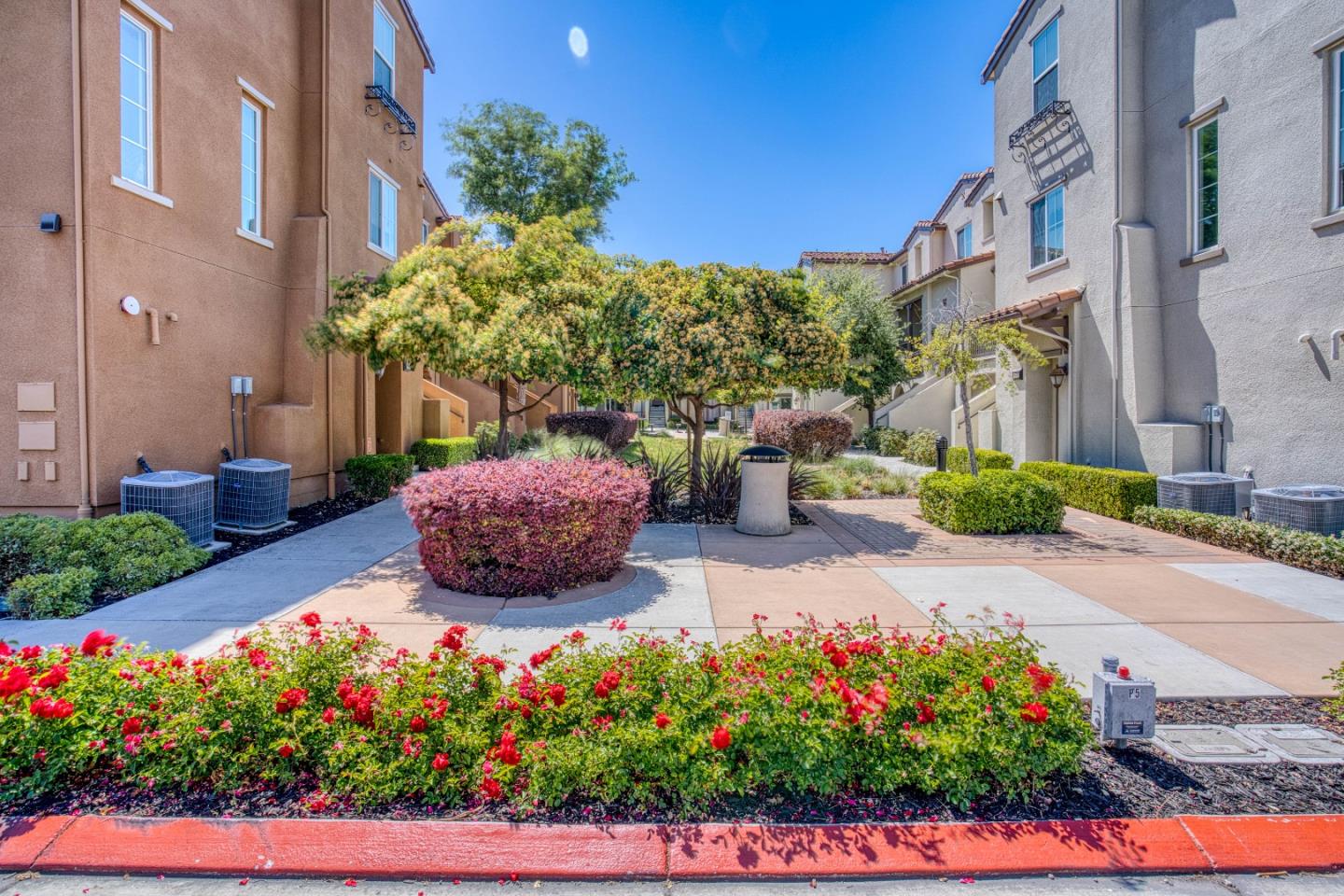 Detail Gallery Image 22 of 25 For 505 Holthouse Ter, Sunnyvale,  CA 94087 - 2 Beds | 2/1 Baths