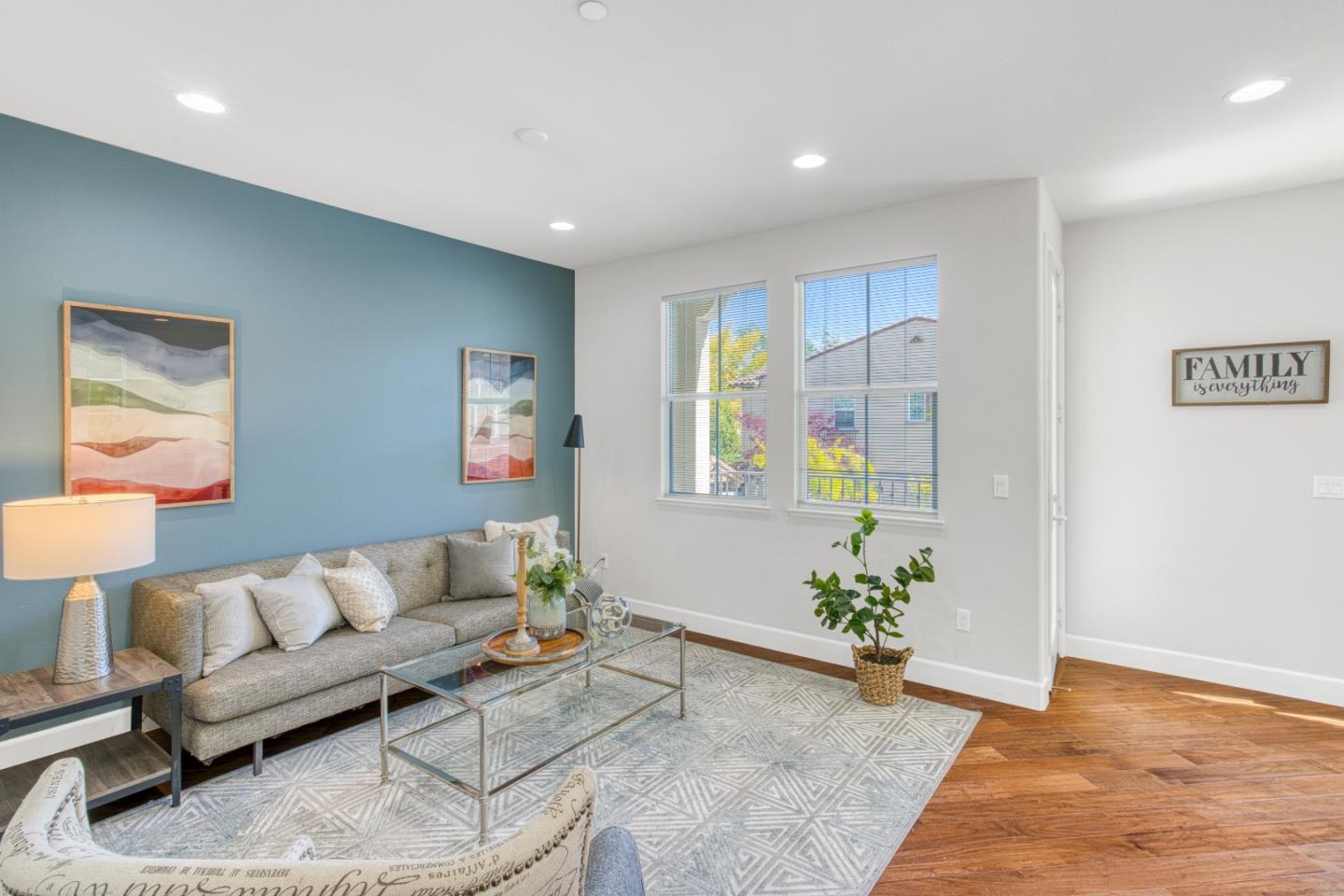 Detail Gallery Image 4 of 25 For 505 Holthouse Ter, Sunnyvale,  CA 94087 - 2 Beds | 2/1 Baths