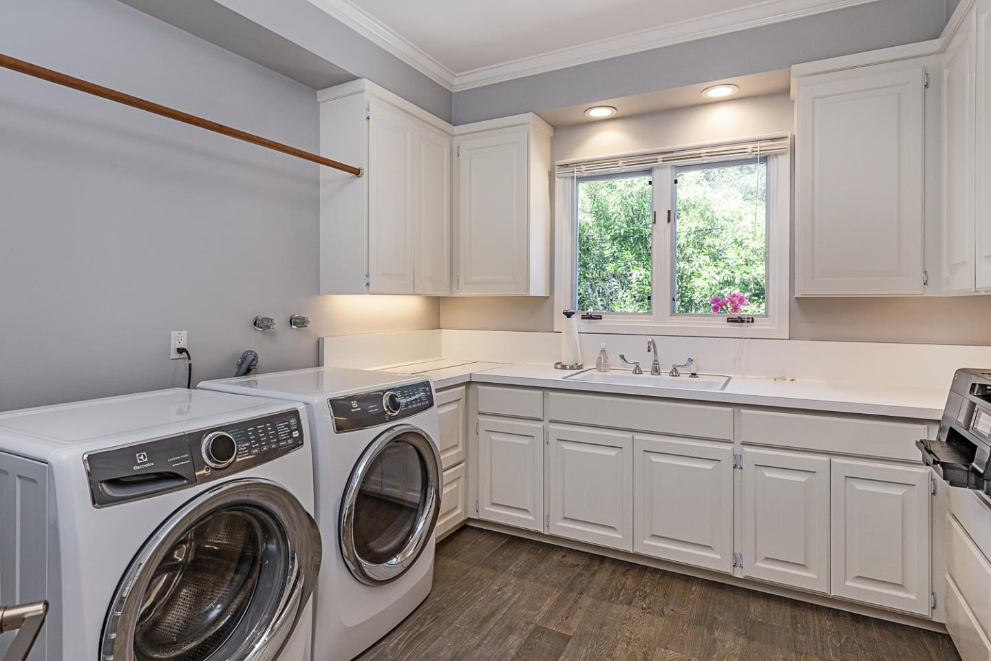 Detail Gallery Image 30 of 47 For 275 Eleanor Dr, Woodside,  CA 94062 - 4 Beds | 4 Baths