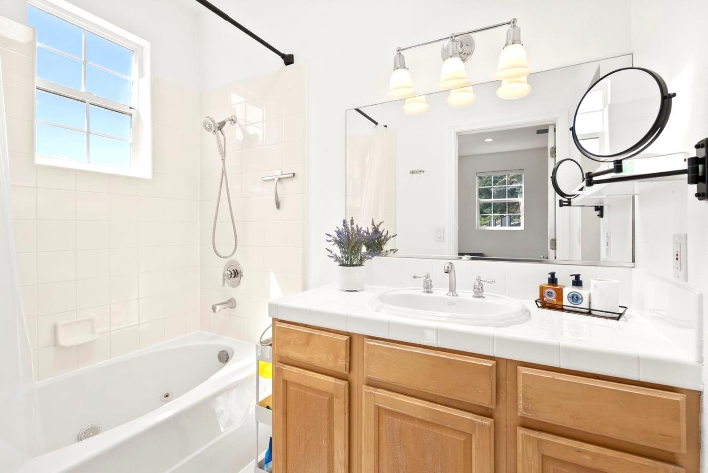 Detail Gallery Image 13 of 28 For 239 Tulare St, Brisbane,  CA 94005 - 4 Beds | 2/1 Baths