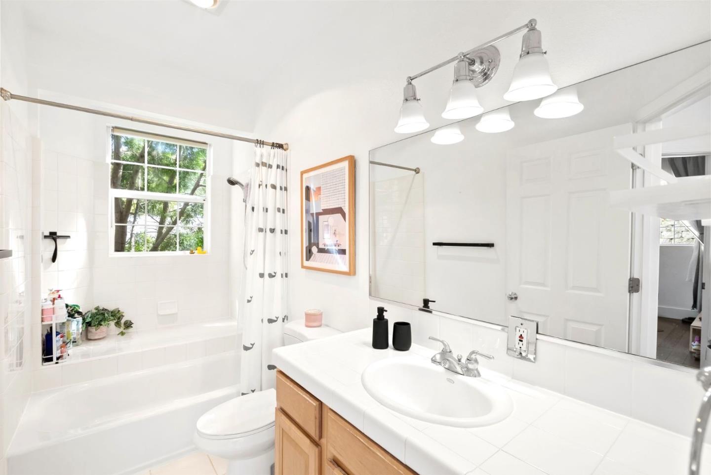 Detail Gallery Image 15 of 28 For 239 Tulare St, Brisbane,  CA 94005 - 4 Beds | 2/1 Baths