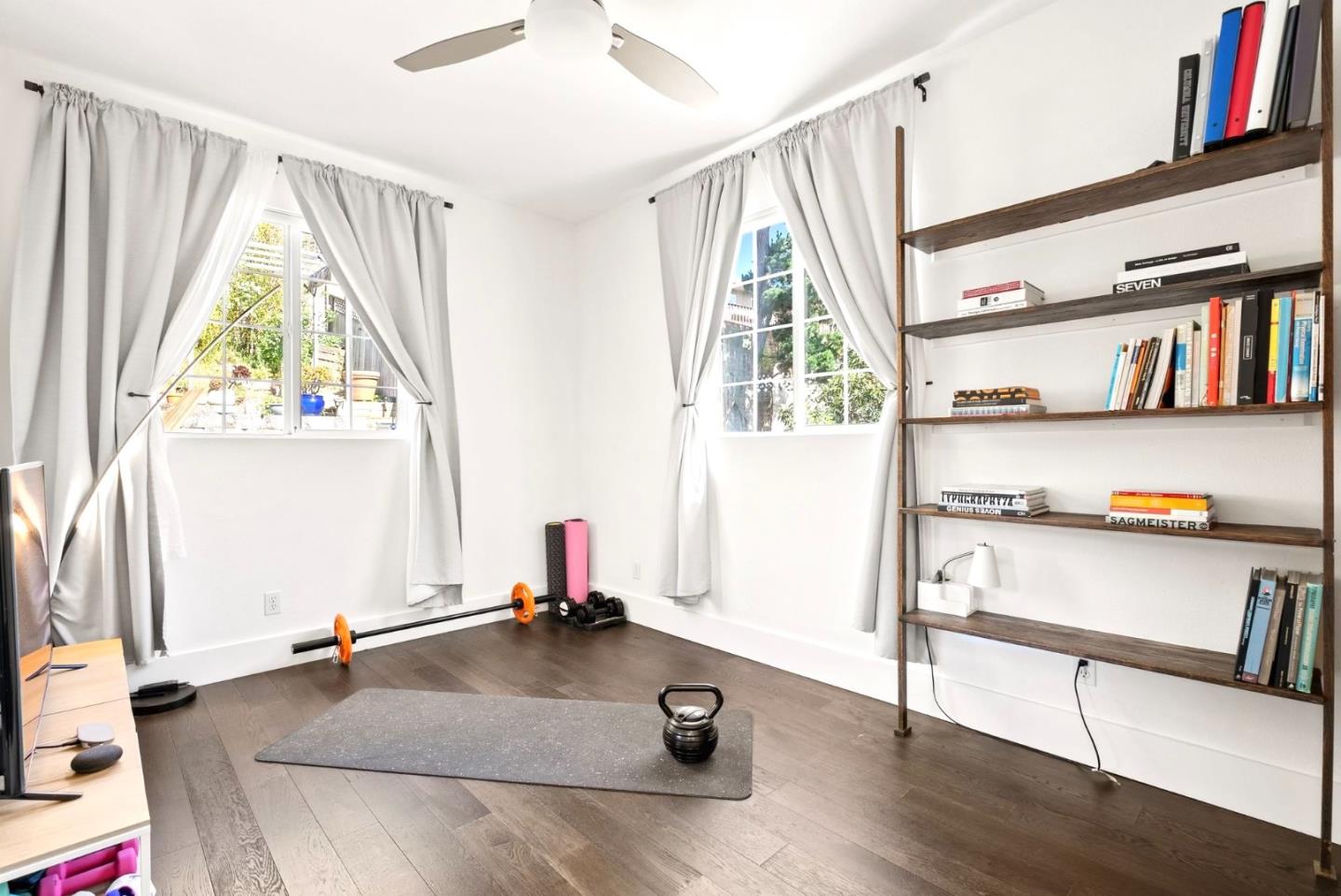 Detail Gallery Image 18 of 28 For 239 Tulare St, Brisbane,  CA 94005 - 4 Beds | 2/1 Baths