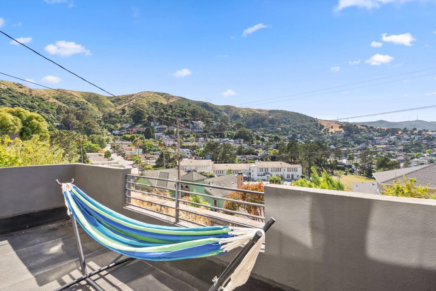 Detail Gallery Image 22 of 28 For 239 Tulare St, Brisbane,  CA 94005 - 4 Beds | 2/1 Baths