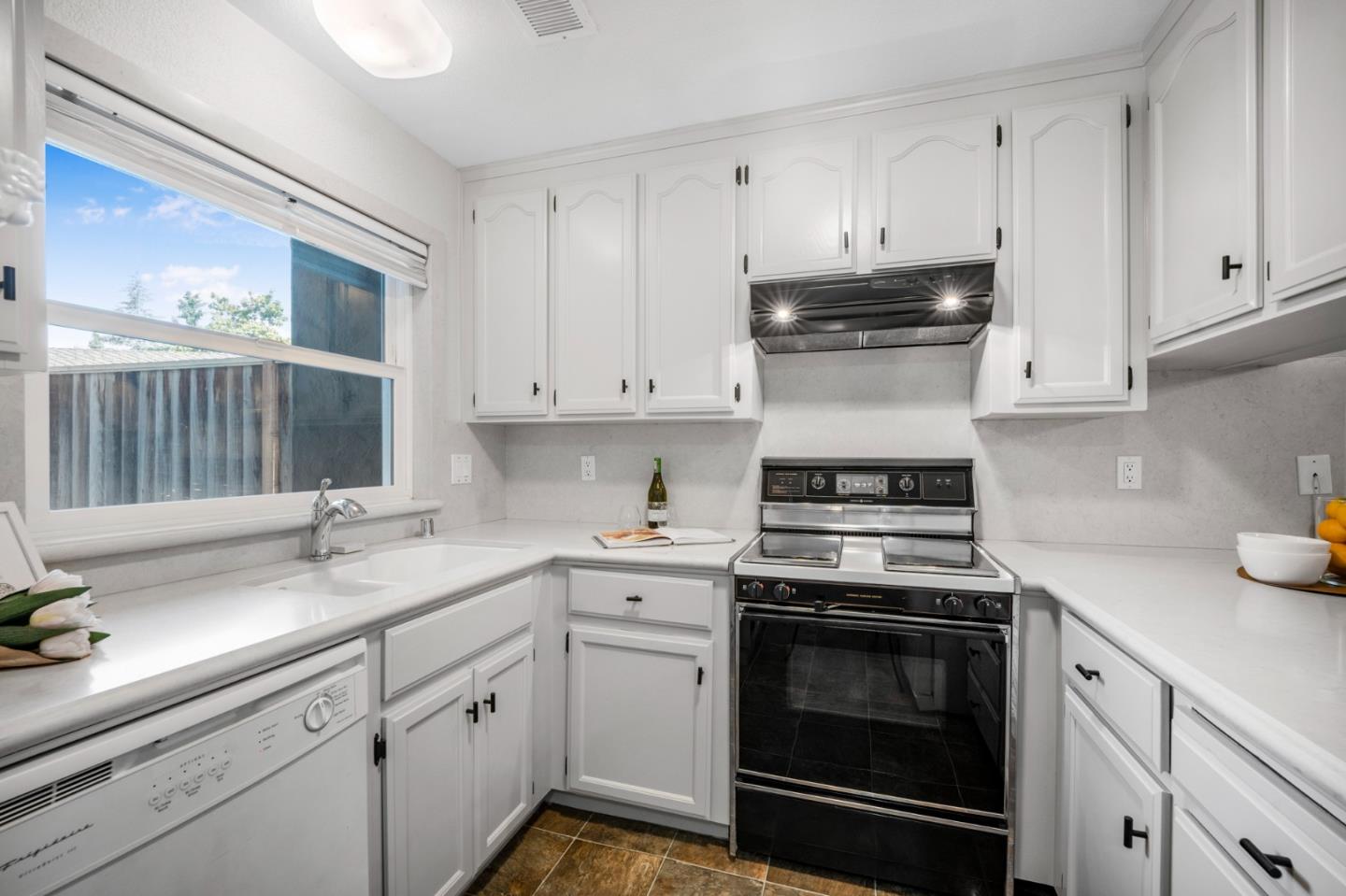 Detail Gallery Image 11 of 28 For 846 Rue Montagne, Campbell,  CA 95008 - 2 Beds | 1/1 Baths