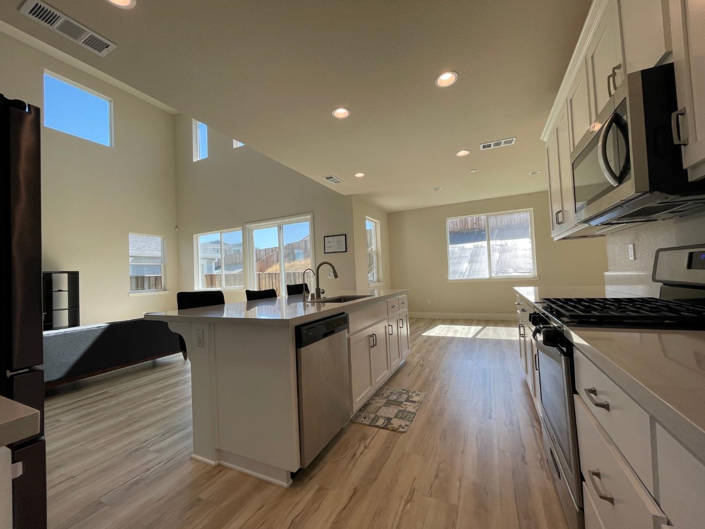 Detail Gallery Image 14 of 48 For 5541 Promontory Way, Antioch,  CA 94531 - 5 Beds | 4 Baths