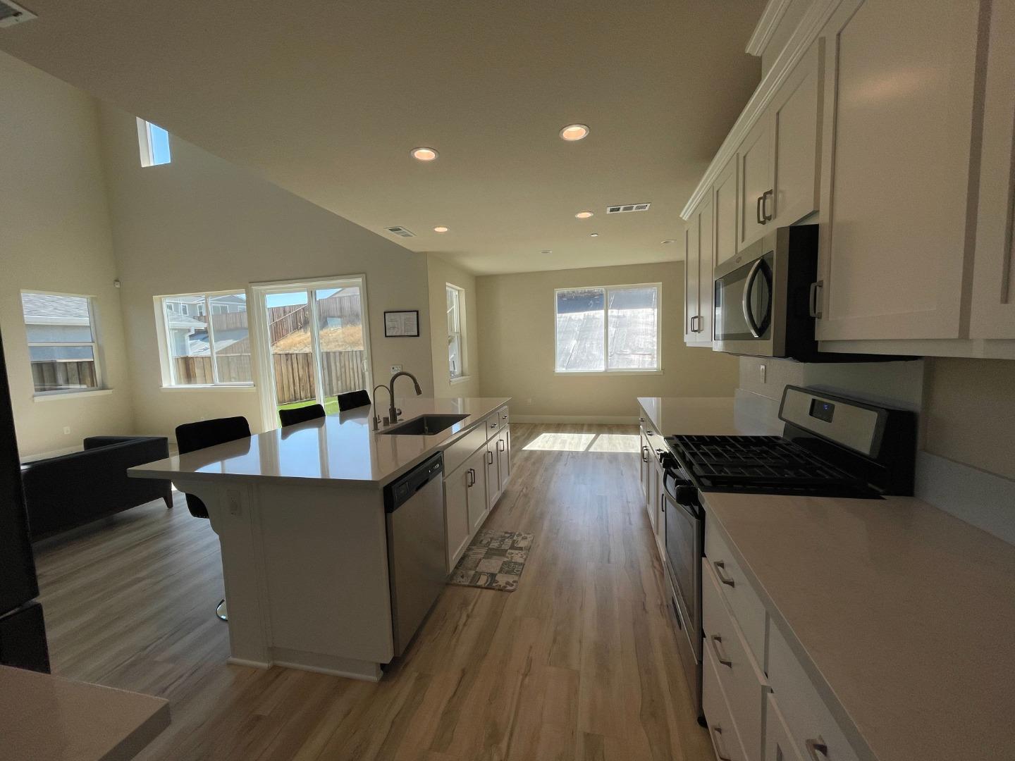 Detail Gallery Image 15 of 48 For 5541 Promontory Way, Antioch,  CA 94531 - 5 Beds | 4 Baths
