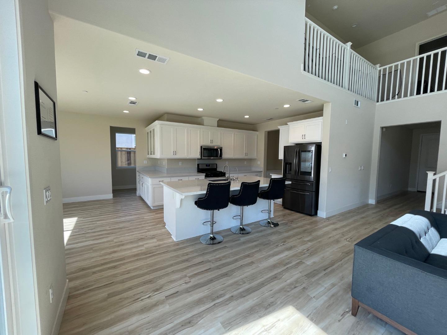 Detail Gallery Image 4 of 48 For 5541 Promontory Way, Antioch,  CA 94531 - 5 Beds | 4 Baths