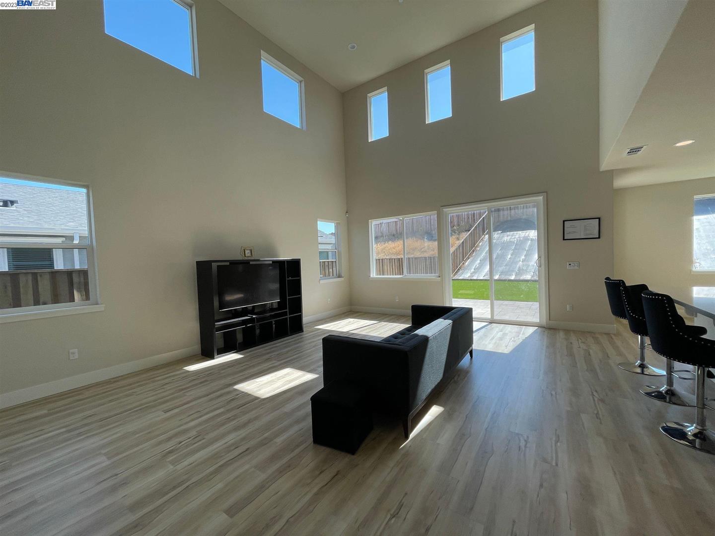 Detail Gallery Image 8 of 48 For 5541 Promontory Way, Antioch,  CA 94531 - 5 Beds | 4 Baths
