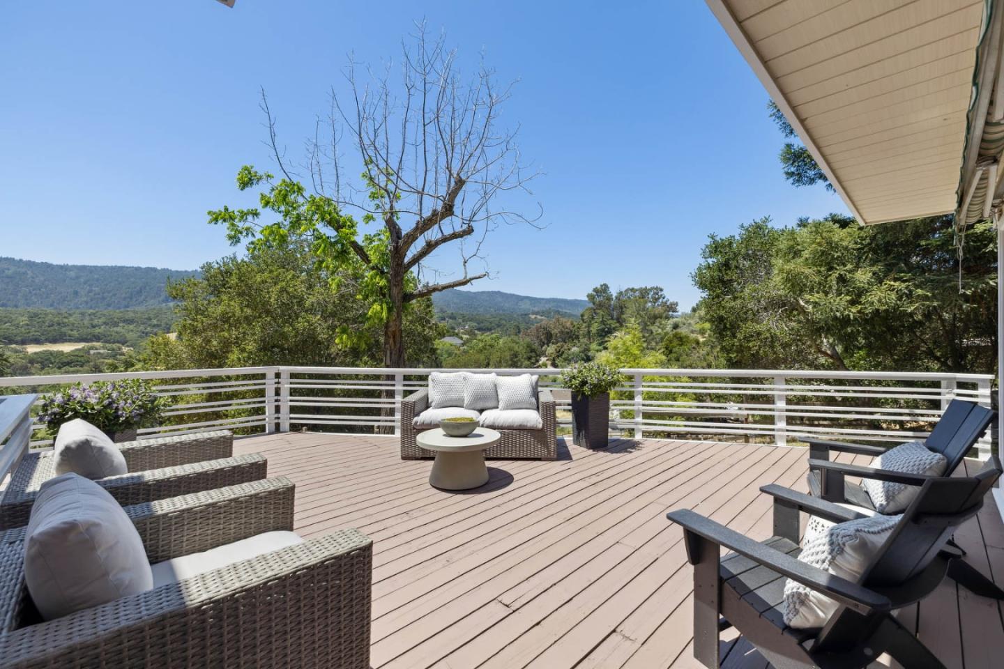 Detail Gallery Image 10 of 30 For 1207 Godetia Dr, Woodside,  CA 94062 - 4 Beds | 2/1 Baths