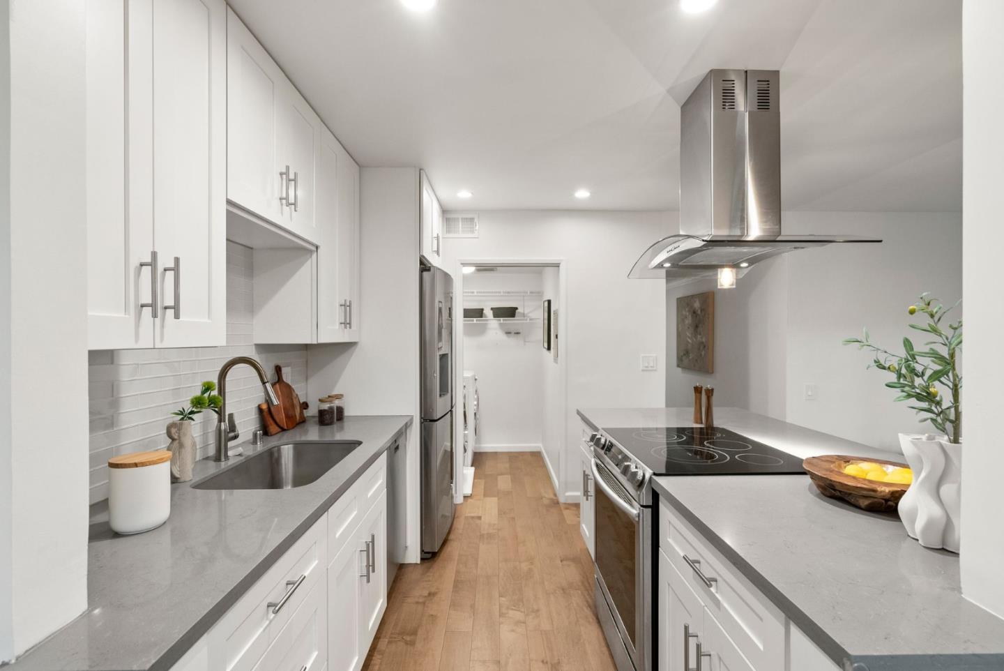 Detail Gallery Image 11 of 31 For 3334 Brittan Ave #4,  San Carlos,  CA 94070 - 2 Beds | 2 Baths