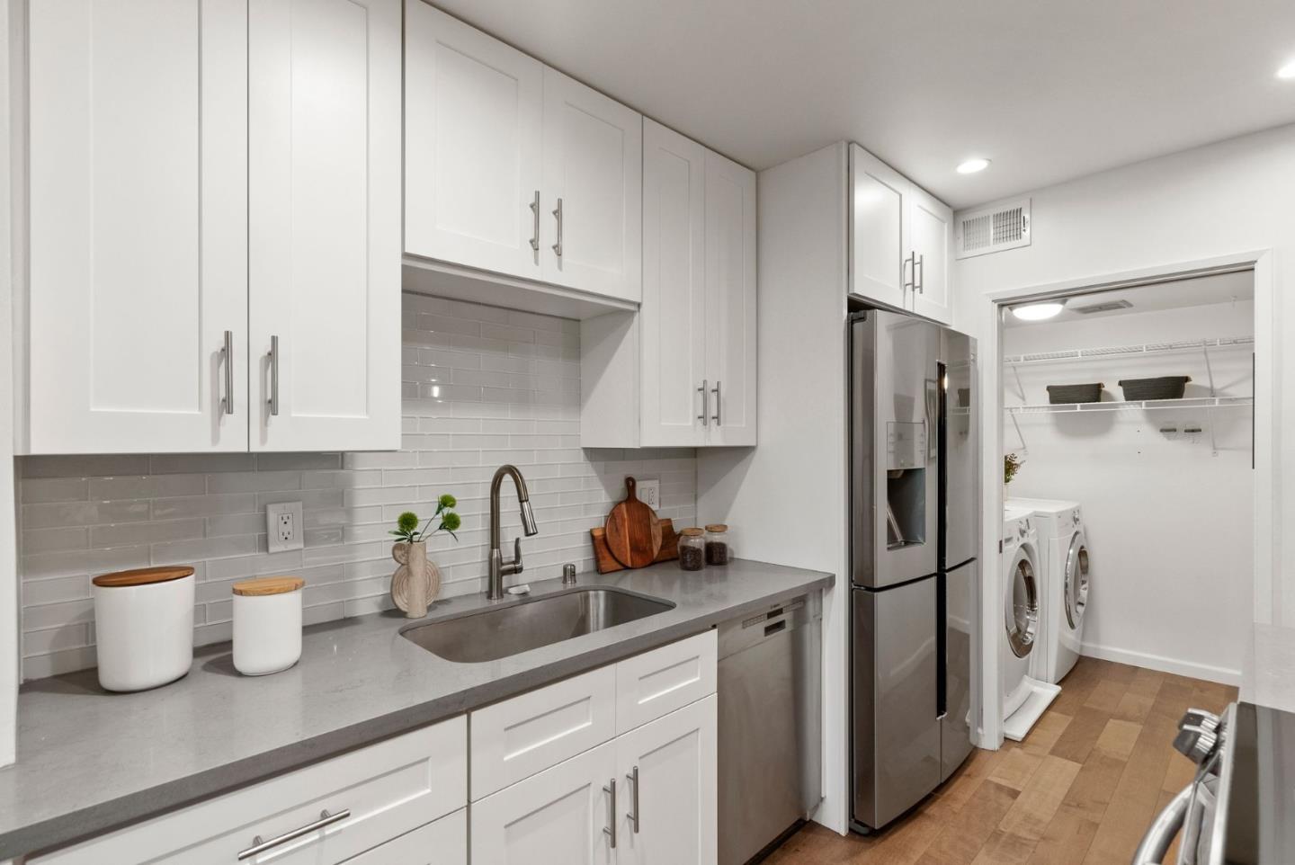 Detail Gallery Image 12 of 31 For 3334 Brittan Ave #4,  San Carlos,  CA 94070 - 2 Beds | 2 Baths