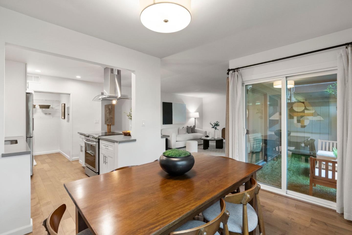 Detail Gallery Image 7 of 31 For 3334 Brittan Ave #4,  San Carlos,  CA 94070 - 2 Beds | 2 Baths