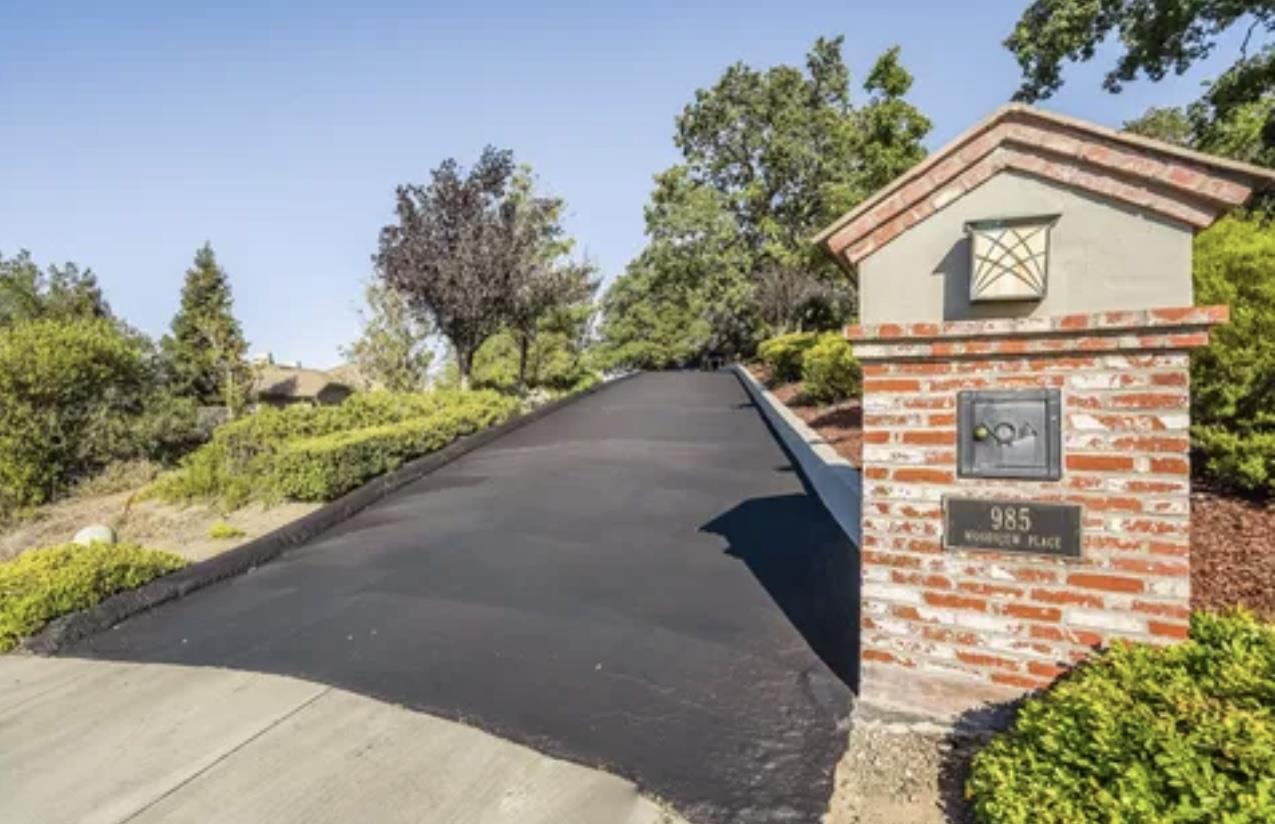 Detail Gallery Image 2 of 38 For 985 Woodview Pl, San Jose,  CA 95120 - 5 Beds | 5 Baths
