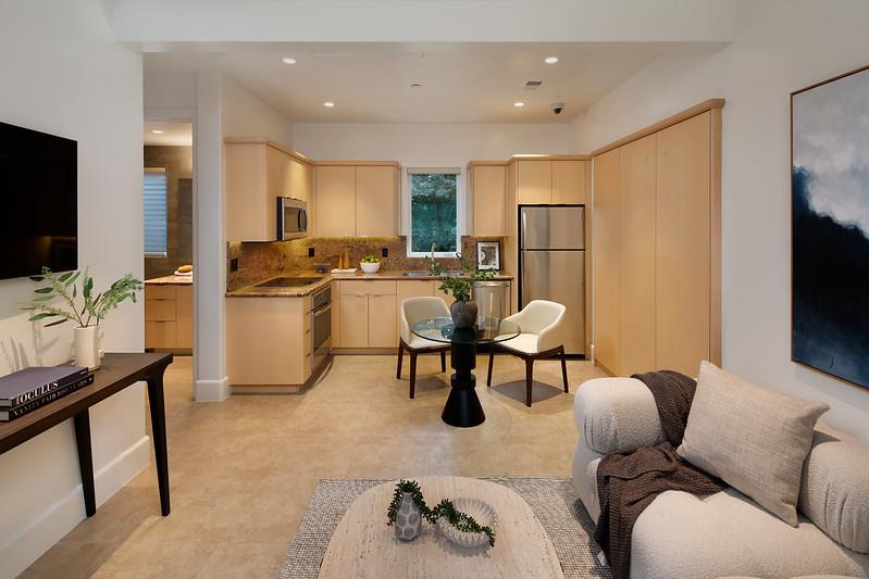 Detail Gallery Image 24 of 28 For 164 Elena Ave, Atherton,  CA 94027 - 5 Beds | 4/3 Baths