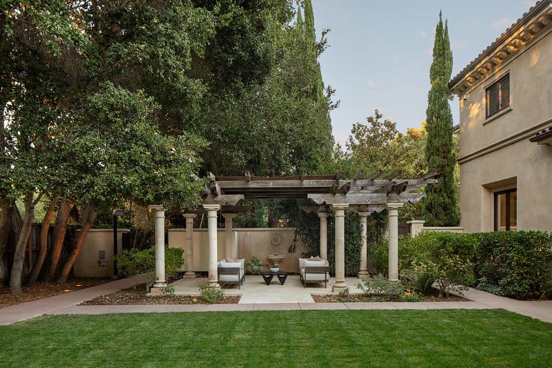 Detail Gallery Image 26 of 28 For 164 Elena Ave, Atherton,  CA 94027 - 5 Beds | 4/3 Baths