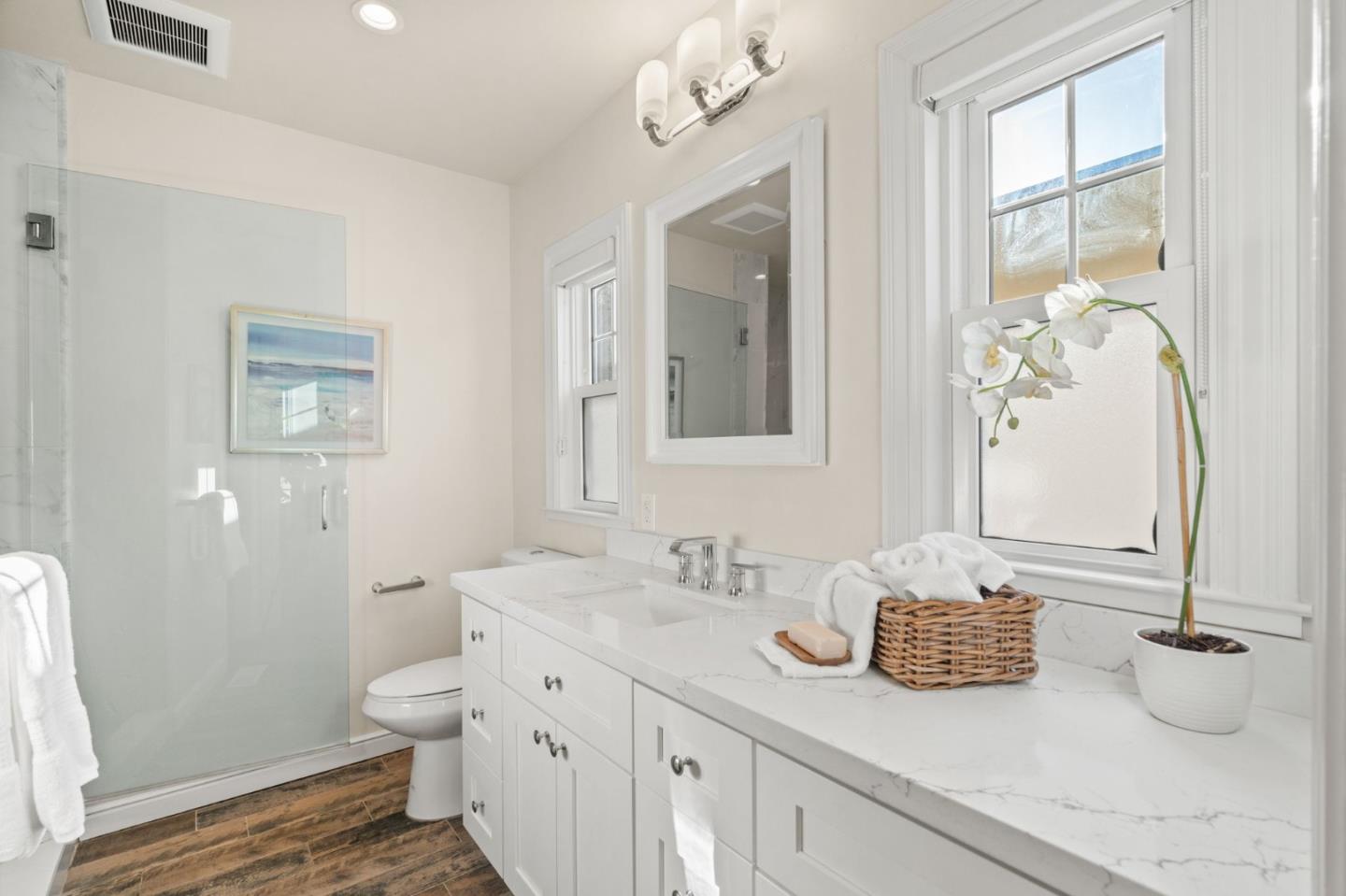 Detail Gallery Image 18 of 43 For 1547 Columbus Ave, Burlingame,  CA 94010 - 3 Beds | 2/1 Baths