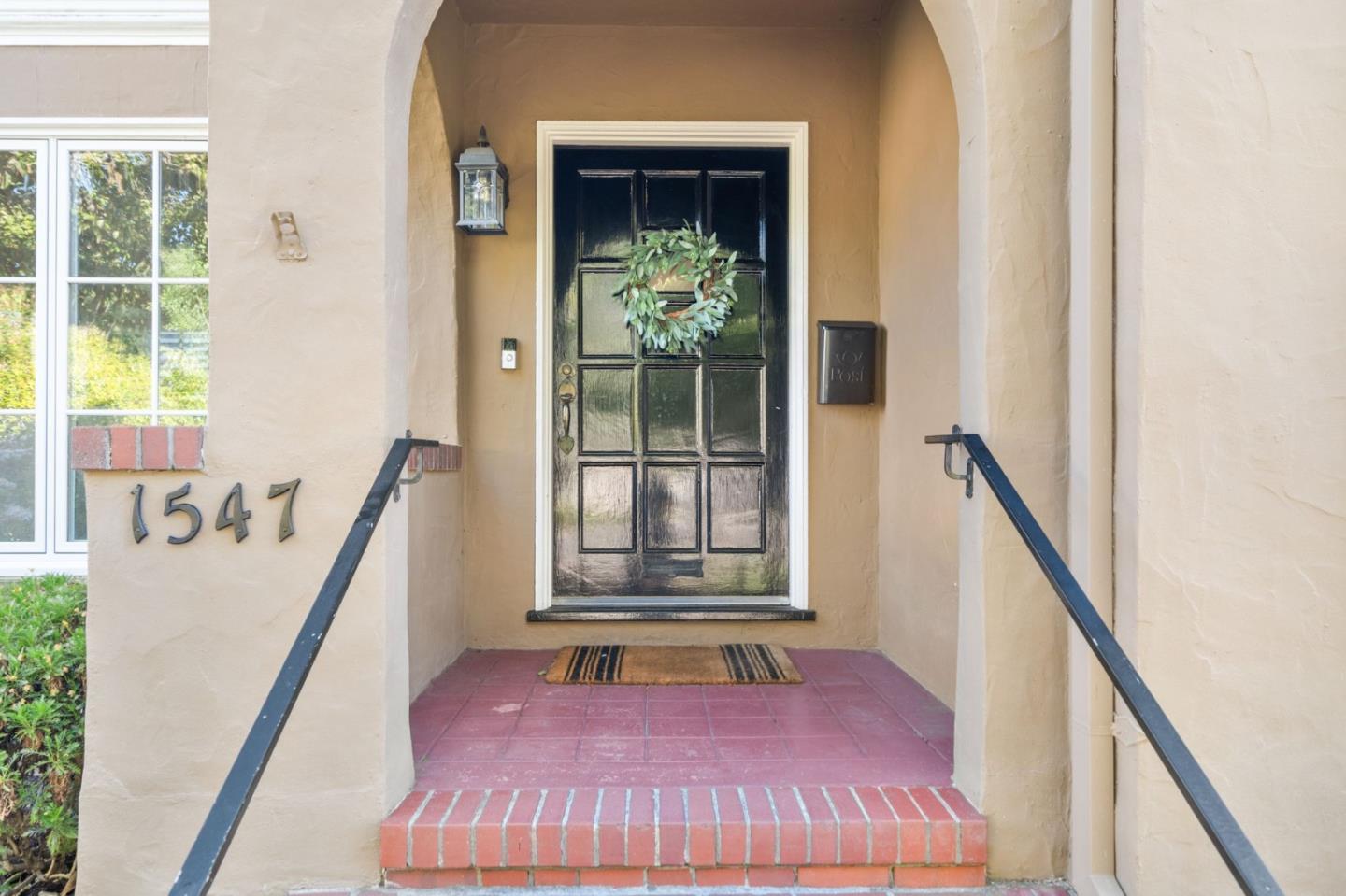 Detail Gallery Image 2 of 43 For 1547 Columbus Ave, Burlingame,  CA 94010 - 3 Beds | 2/1 Baths