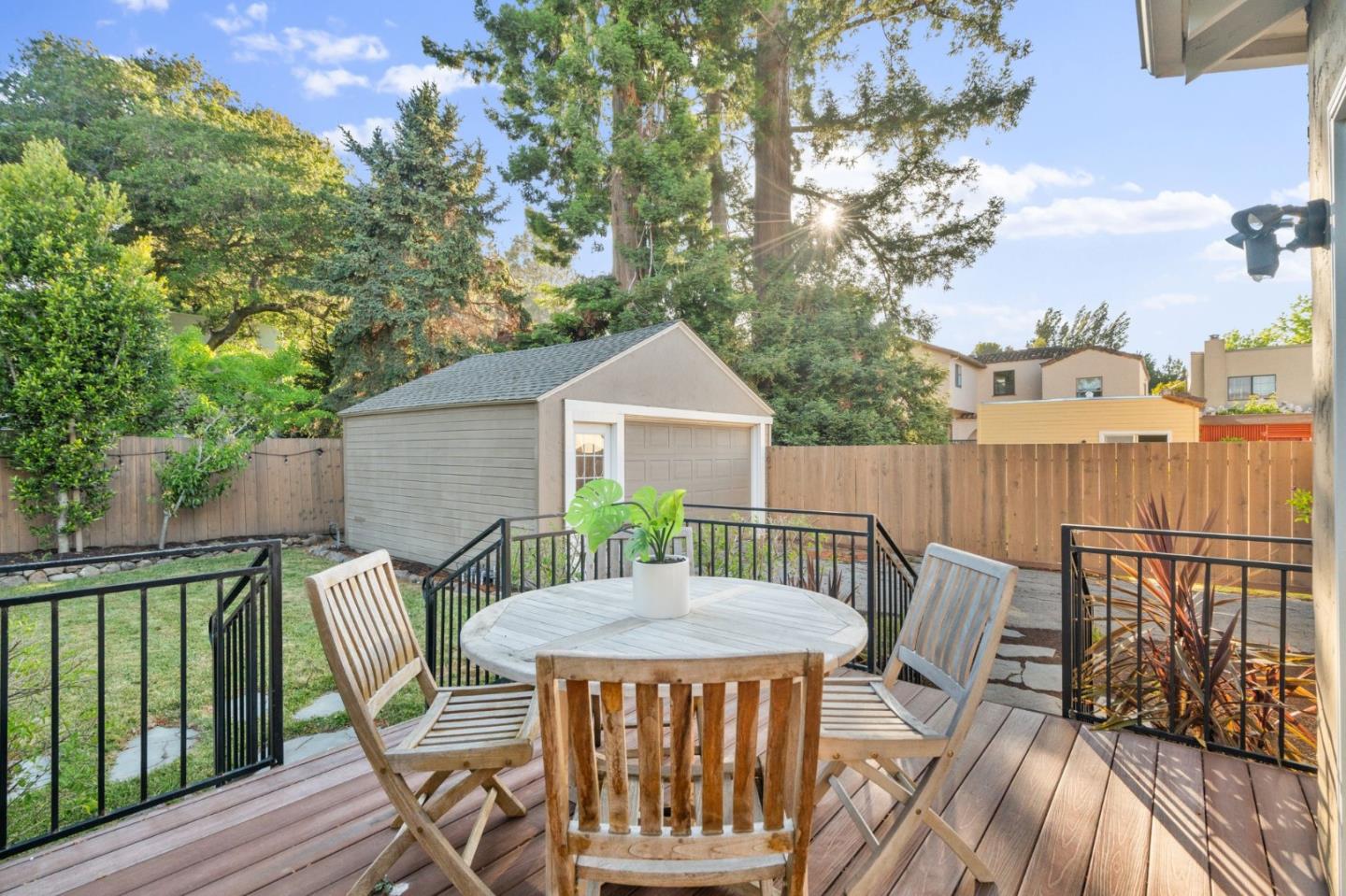 Detail Gallery Image 24 of 43 For 1547 Columbus Ave, Burlingame,  CA 94010 - 3 Beds | 2/1 Baths