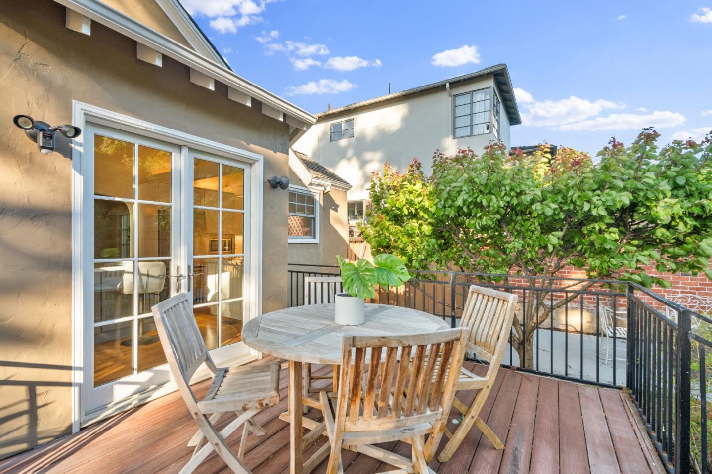 Detail Gallery Image 25 of 43 For 1547 Columbus Ave, Burlingame,  CA 94010 - 3 Beds | 2/1 Baths