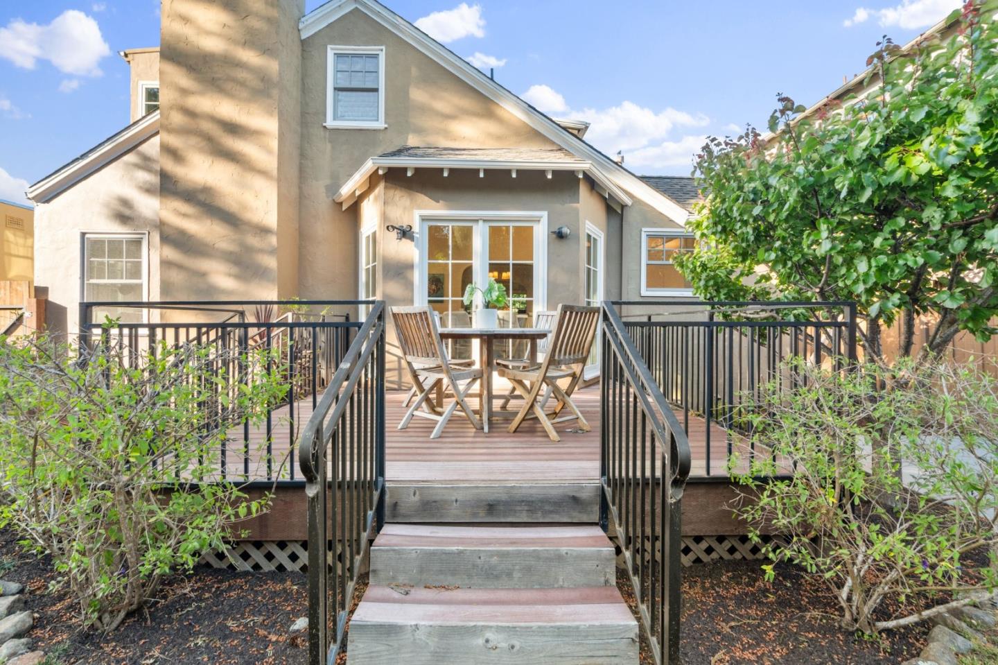 Detail Gallery Image 26 of 43 For 1547 Columbus Ave, Burlingame,  CA 94010 - 3 Beds | 2/1 Baths
