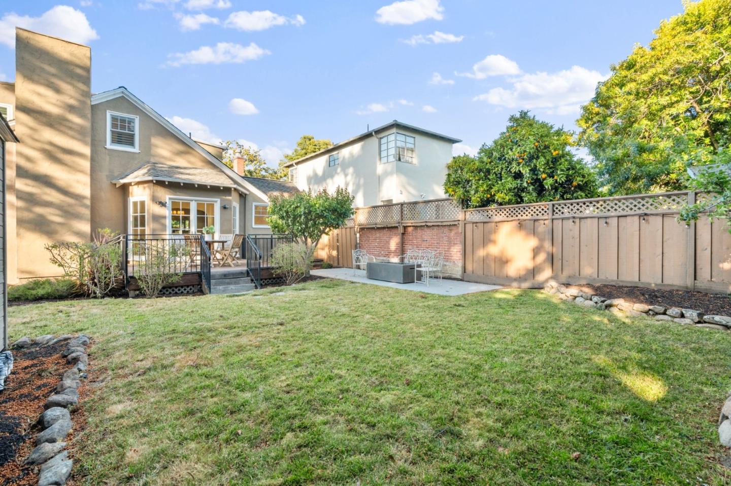 Detail Gallery Image 27 of 43 For 1547 Columbus Ave, Burlingame,  CA 94010 - 3 Beds | 2/1 Baths