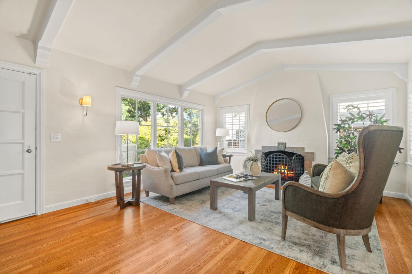 Detail Gallery Image 3 of 43 For 1547 Columbus Ave, Burlingame,  CA 94010 - 3 Beds | 2/1 Baths