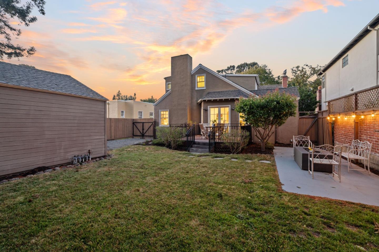 Detail Gallery Image 34 of 43 For 1547 Columbus Ave, Burlingame,  CA 94010 - 3 Beds | 2/1 Baths